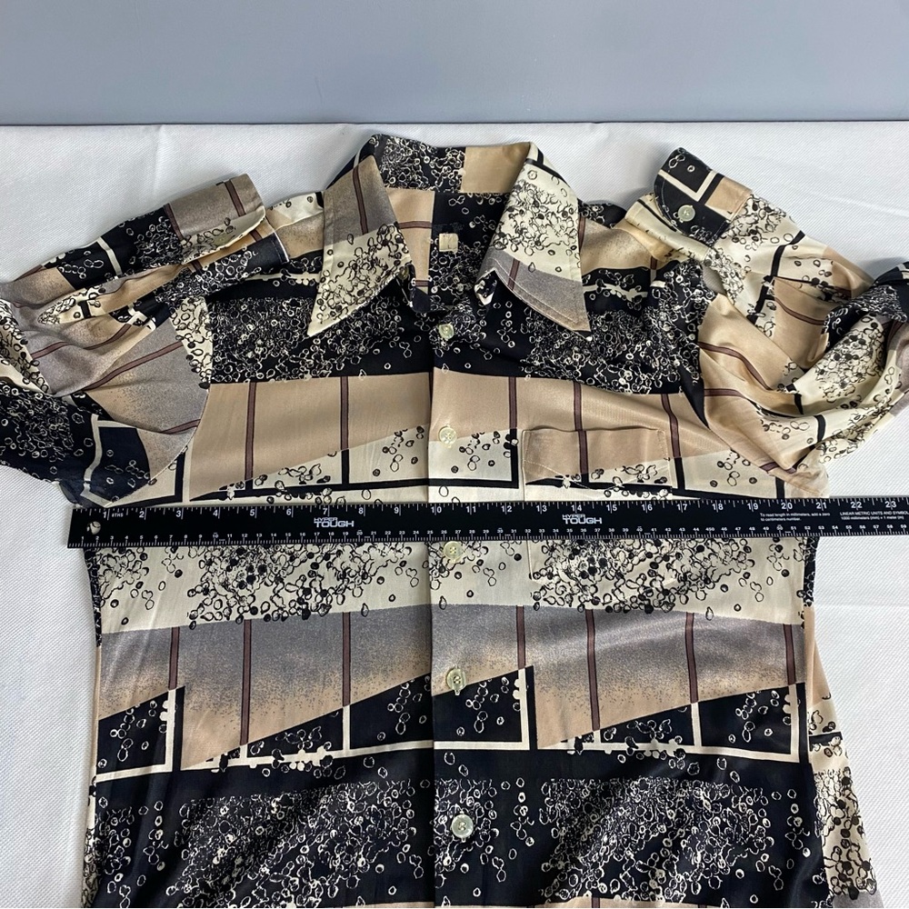 Geometric Patterned Button-Up Shirt - image 8